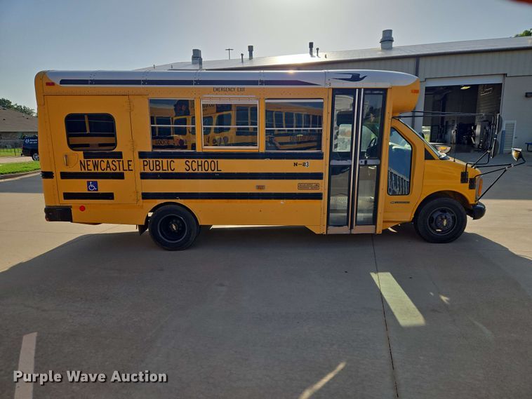 image for item EW8529 2002 Chevrolet Express 3500 school bus