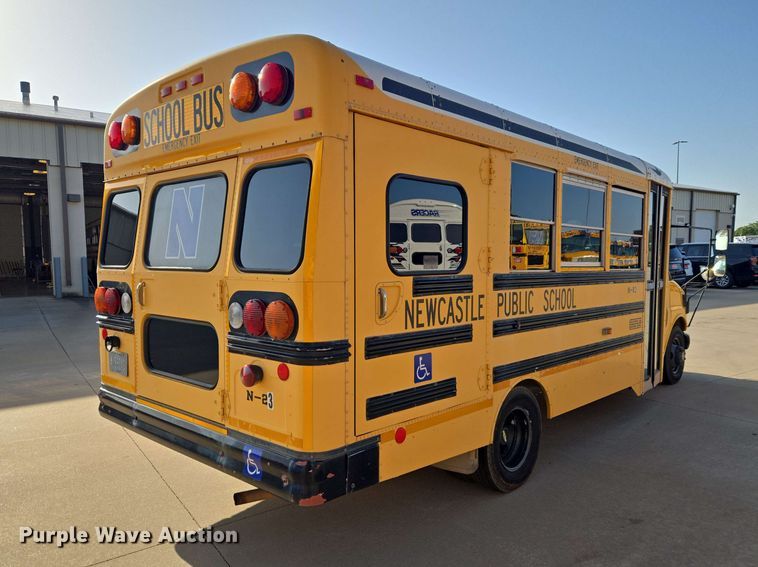 image for item EW8529 2002 Chevrolet Express 3500 school bus