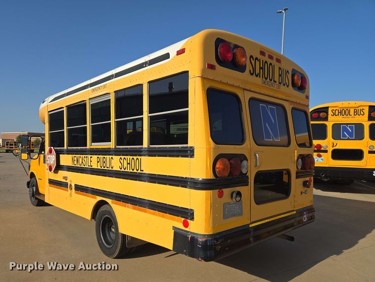 image for item EW8529 2002 Chevrolet Express 3500 school bus
