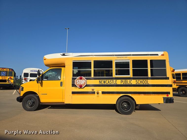image for item EW8529 2002 Chevrolet Express 3500 school bus