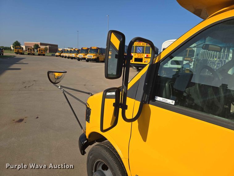 image for item EW8529 2002 Chevrolet Express 3500 school bus