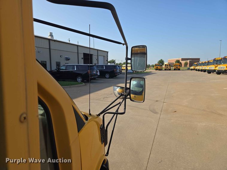 image for item EW8529 2002 Chevrolet Express 3500 school bus