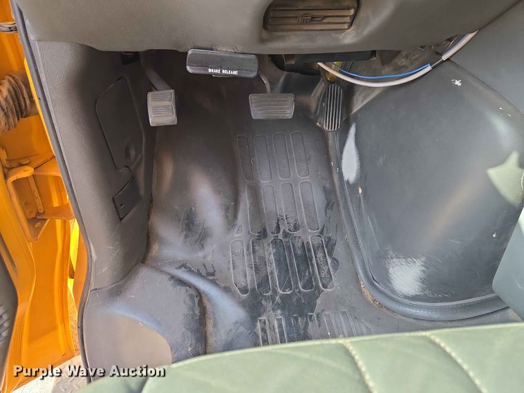 image for item EW8529 2002 Chevrolet Express 3500 school bus