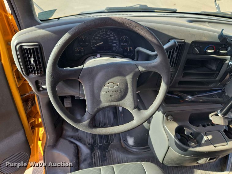 image for item EW8529 2002 Chevrolet Express 3500 school bus
