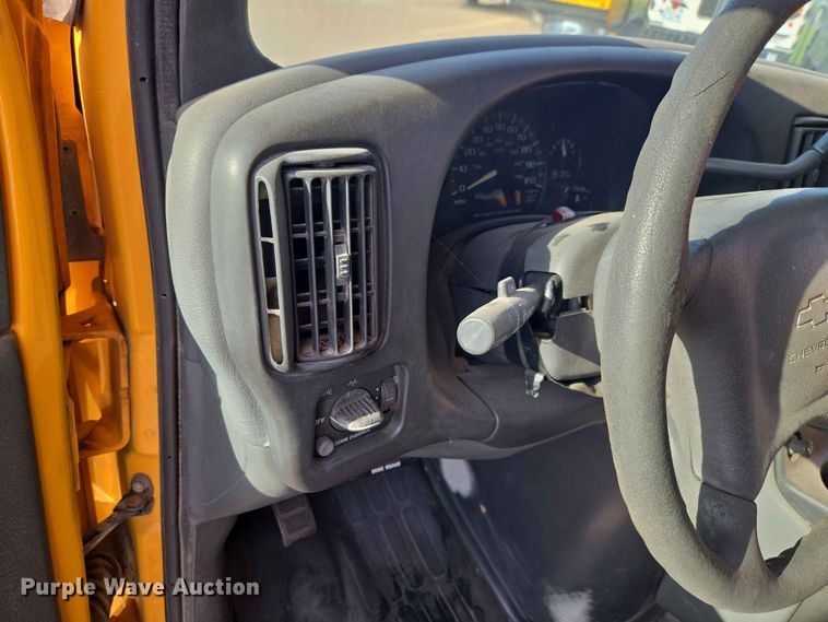 image for item EW8529 2002 Chevrolet Express 3500 school bus