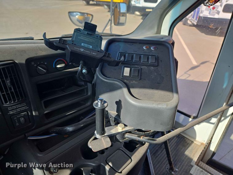 image for item EW8529 2002 Chevrolet Express 3500 school bus