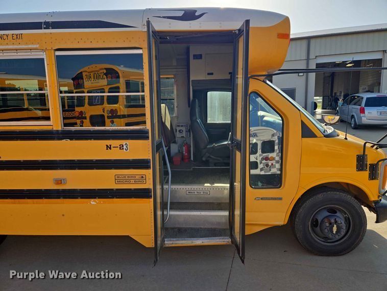 image for item EW8529 2002 Chevrolet Express 3500 school bus