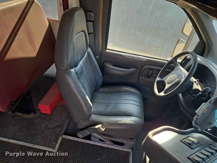 image for item EW8529 2002 Chevrolet Express 3500 school bus