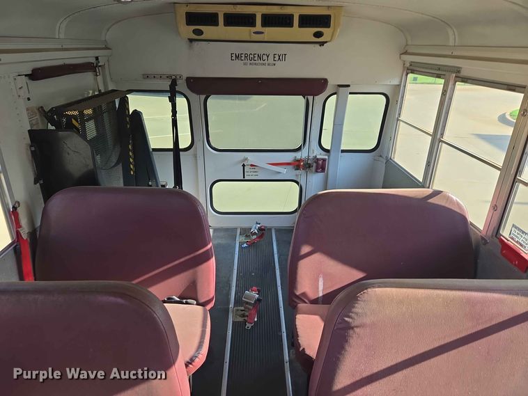 image for item EW8529 2002 Chevrolet Express 3500 school bus