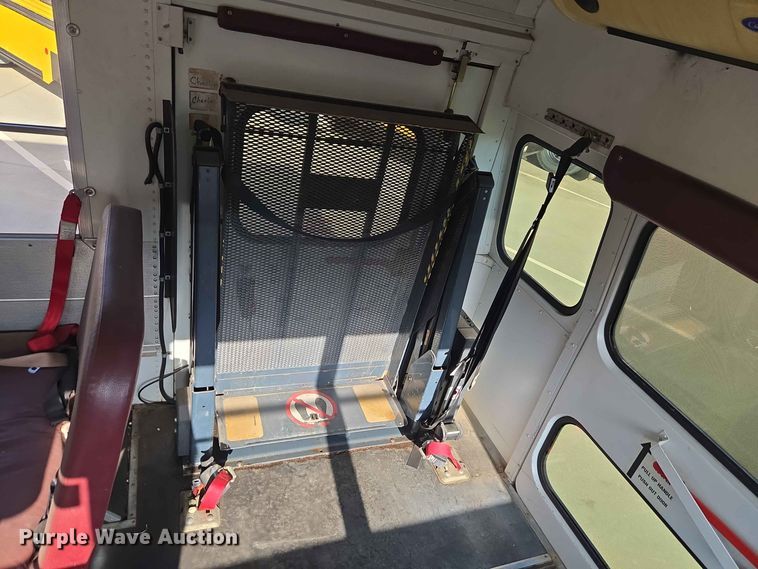 image for item EW8529 2002 Chevrolet Express 3500 school bus