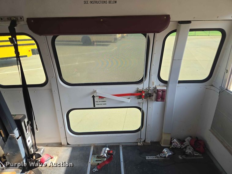 image for item EW8529 2002 Chevrolet Express 3500 school bus