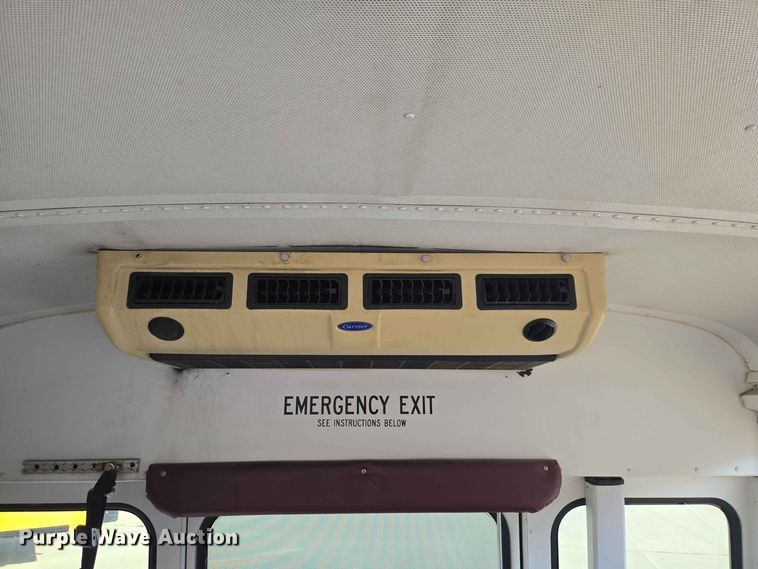 image for item EW8529 2002 Chevrolet Express 3500 school bus