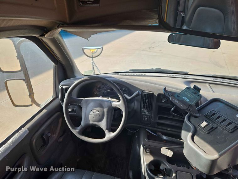 image for item EW8529 2002 Chevrolet Express 3500 school bus