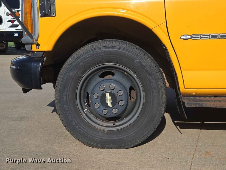 image for item EW8529 2002 Chevrolet Express 3500 school bus
