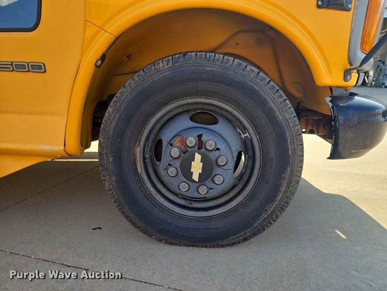 image for item EW8529 2002 Chevrolet Express 3500 school bus