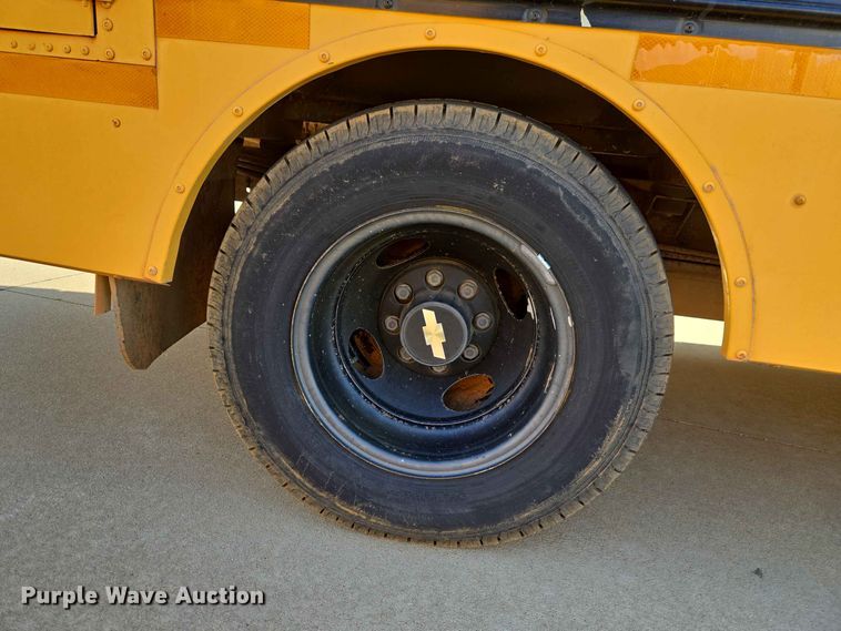 image for item EW8529 2002 Chevrolet Express 3500 school bus