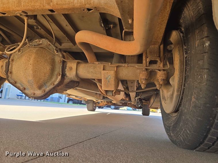 image for item EW8529 2002 Chevrolet Express 3500 school bus