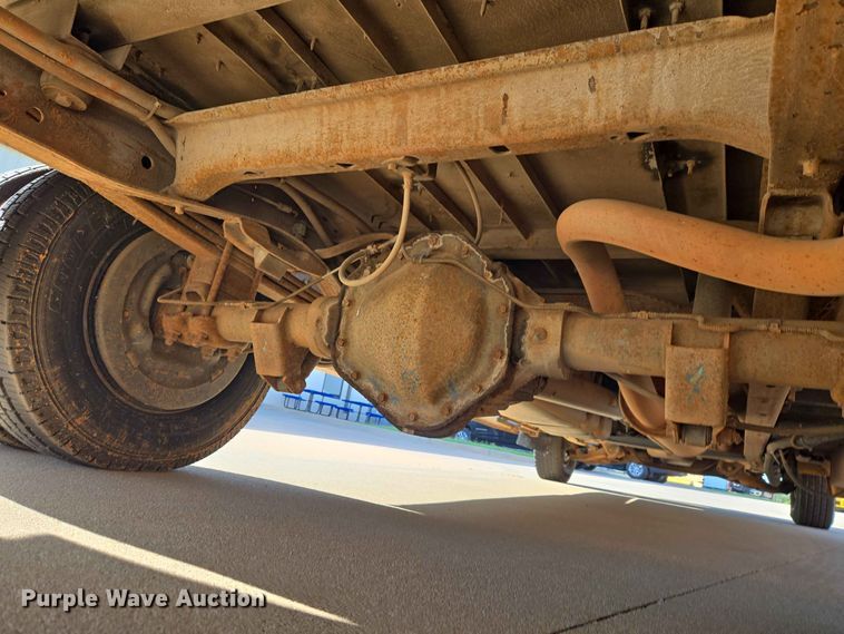 image for item EW8529 2002 Chevrolet Express 3500 school bus