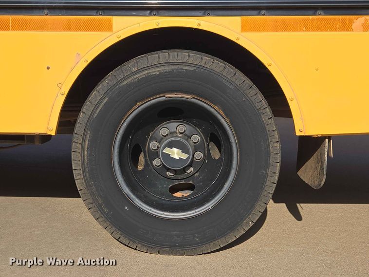 image for item EW8529 2002 Chevrolet Express 3500 school bus