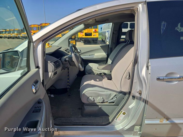 image for item EW8532 2008 Nissan Quest van