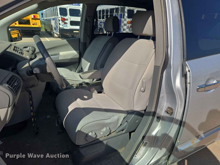 image for item EW8532 2008 Nissan Quest van