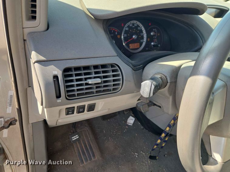 image for item EW8532 2008 Nissan Quest van
