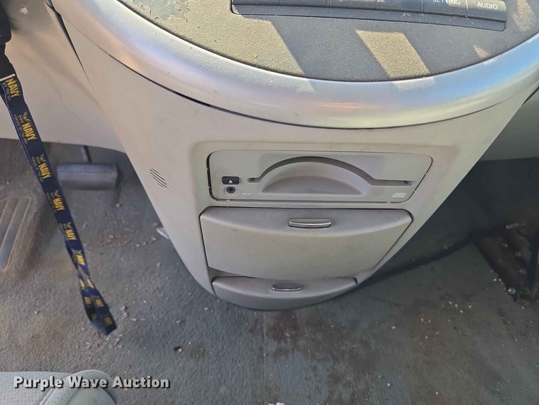 image for item EW8532 2008 Nissan Quest van