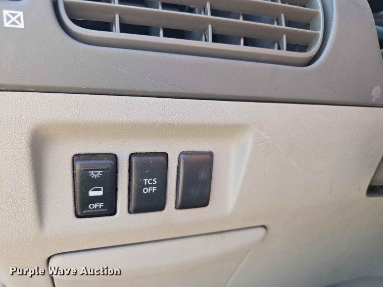 image for item EW8532 2008 Nissan Quest van