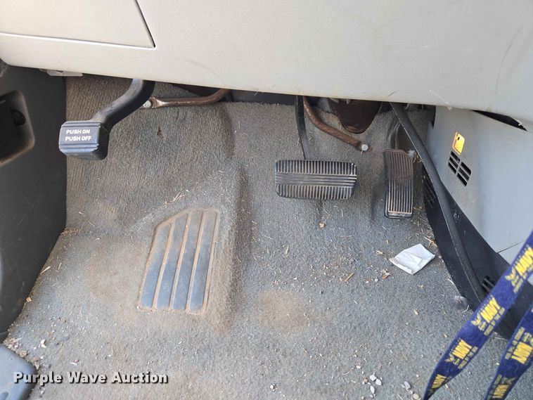 image for item EW8532 2008 Nissan Quest van