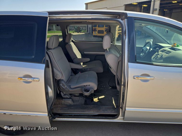 image for item EW8532 2008 Nissan Quest van