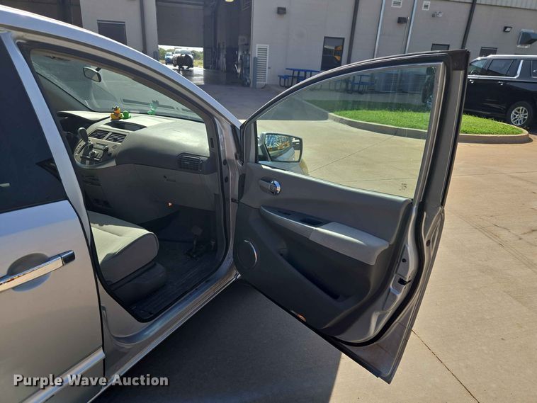 image for item EW8532 2008 Nissan Quest van