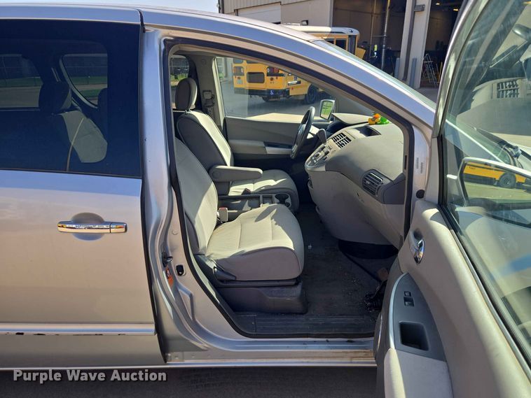 image for item EW8532 2008 Nissan Quest van
