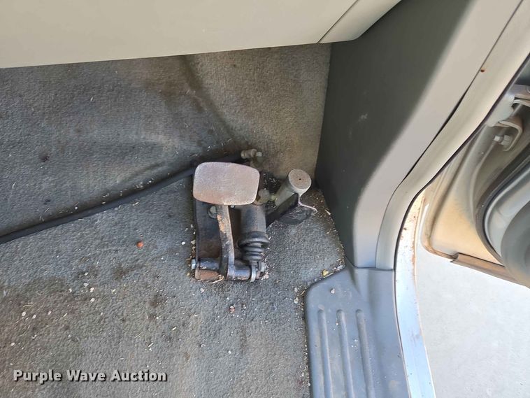 image for item EW8532 2008 Nissan Quest van