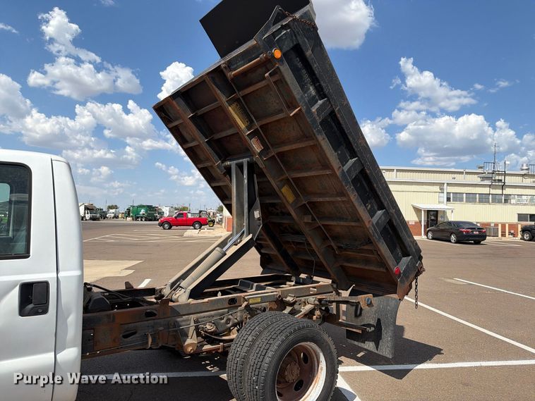 image for item EW8757 2002 Ford F450 dump truck