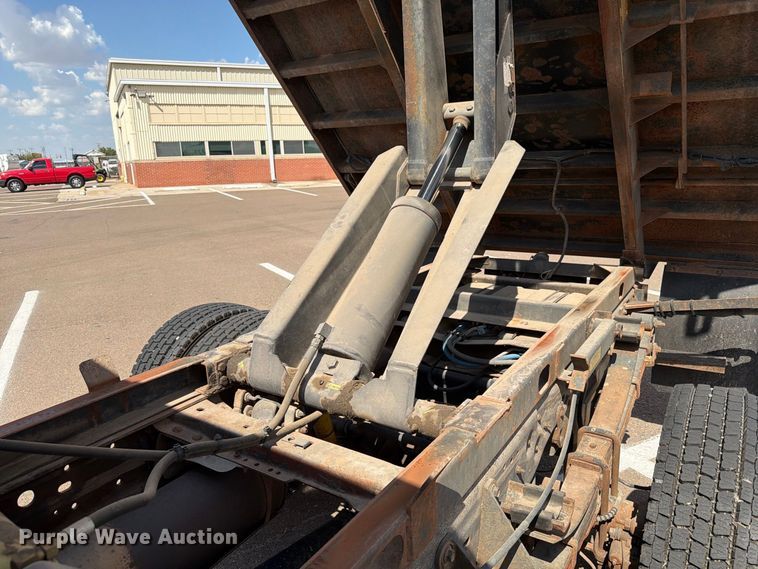 image for item EW8757 2002 Ford F450 dump truck