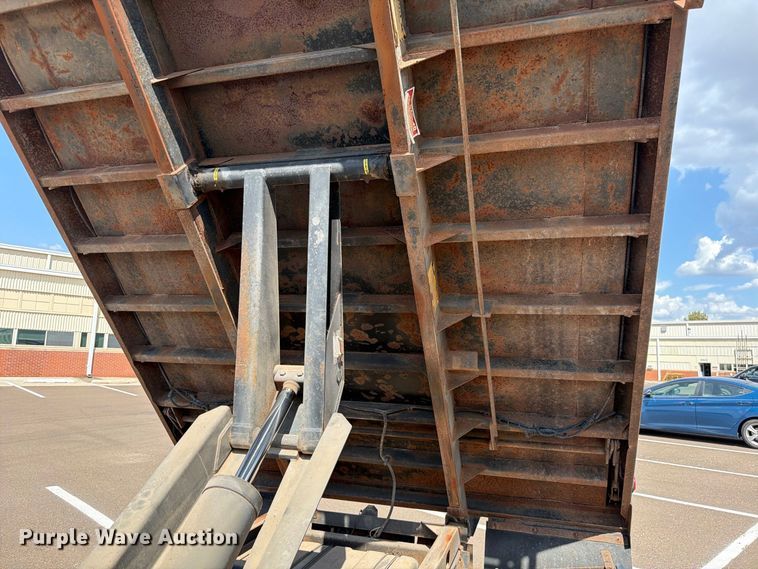 image for item EW8757 2002 Ford F450 dump truck