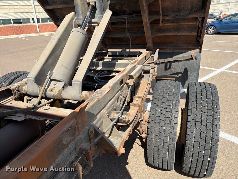 image for item EW8757 2002 Ford F450 dump truck