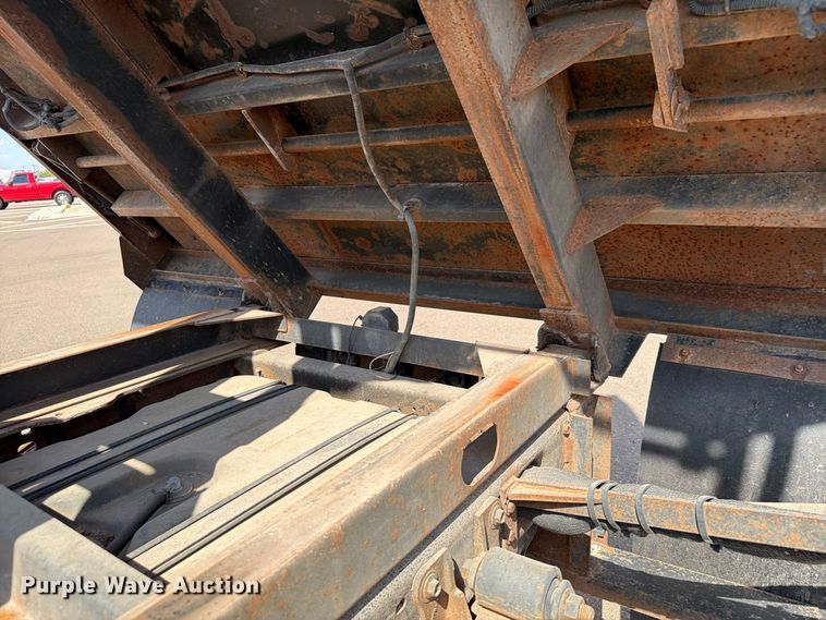 image for item EW8757 2002 Ford F450 dump truck