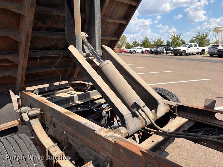image for item EW8757 2002 Ford F450 dump truck