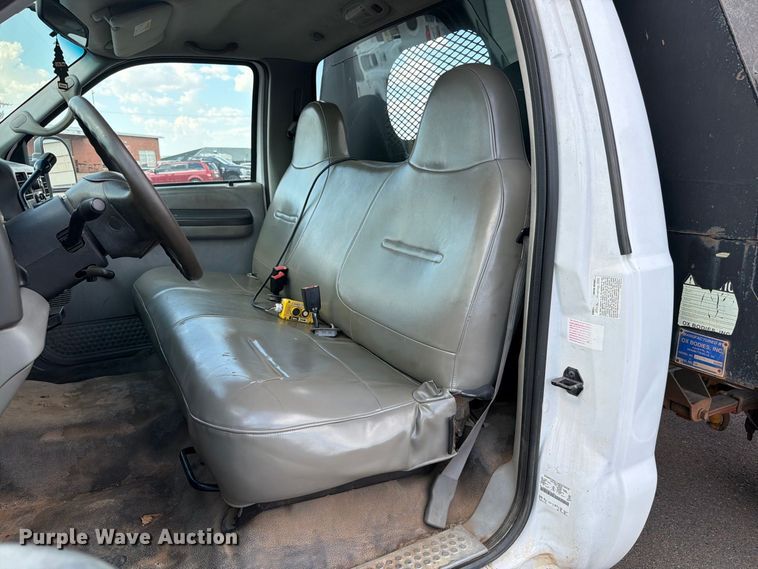 image for item EW8757 2002 Ford F450 dump truck