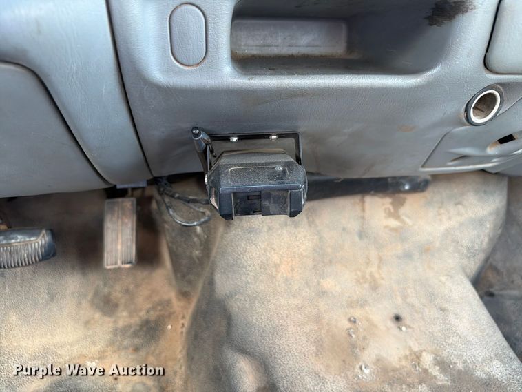 image for item EW8757 2002 Ford F450 dump truck