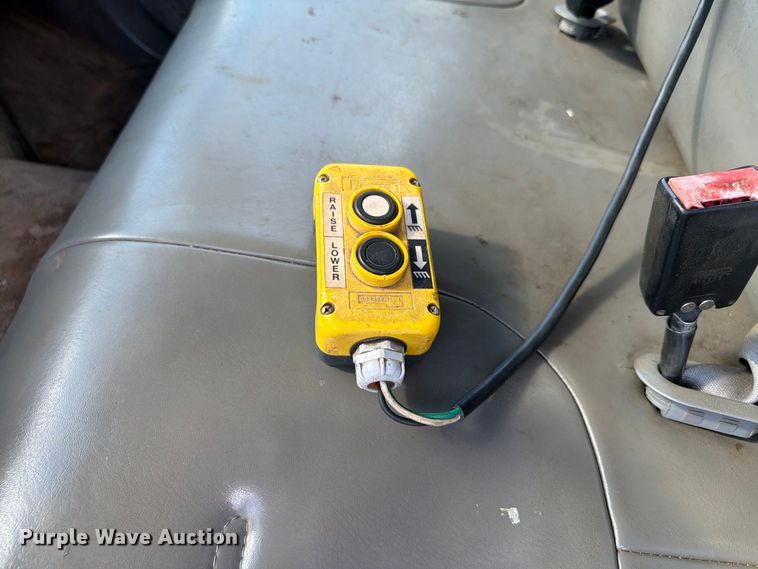 image for item EW8757 2002 Ford F450 dump truck