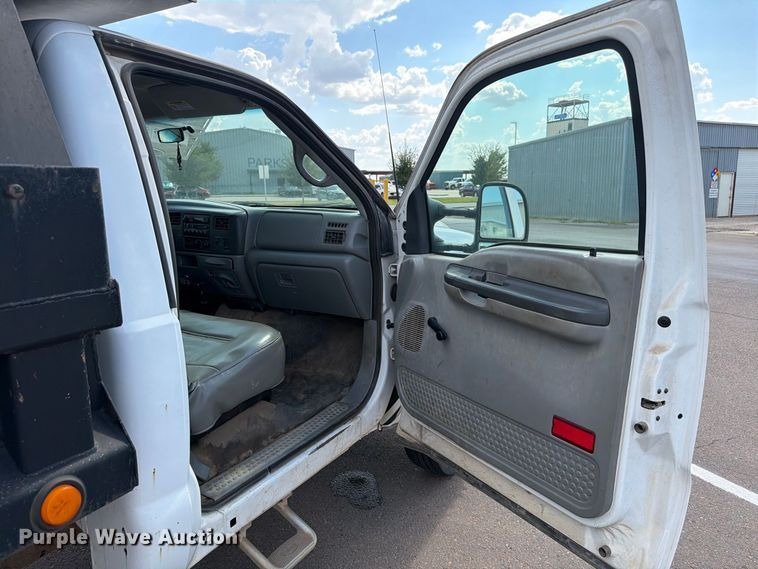 image for item EW8757 2002 Ford F450 dump truck