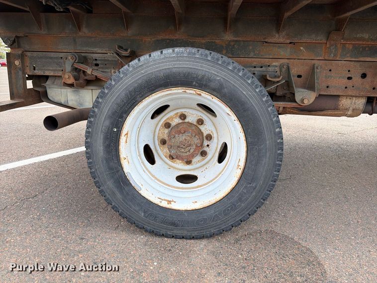 image for item EW8757 2002 Ford F450 dump truck