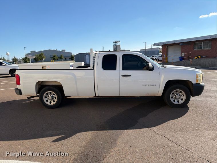 image for item EW8759 2010 Chevrolet Silverado 1500 Ext. Cab pickup truck