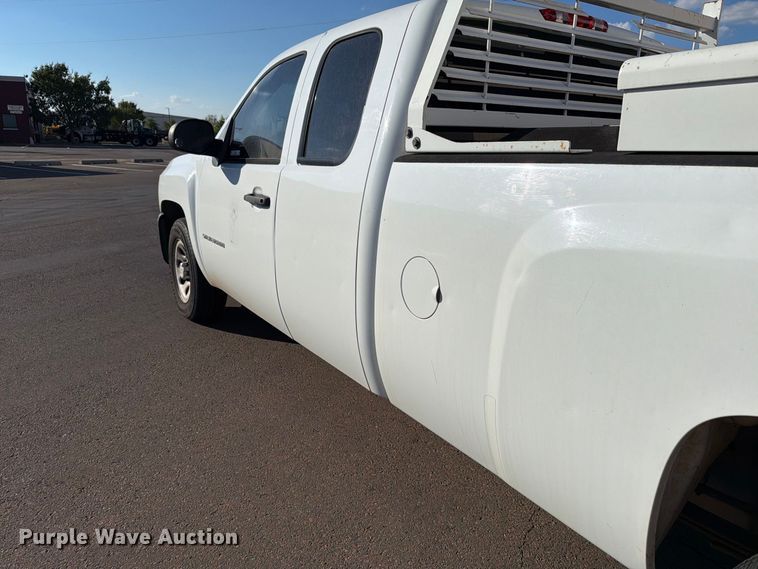 image for item EW8759 2010 Chevrolet Silverado 1500 Ext. Cab pickup truck