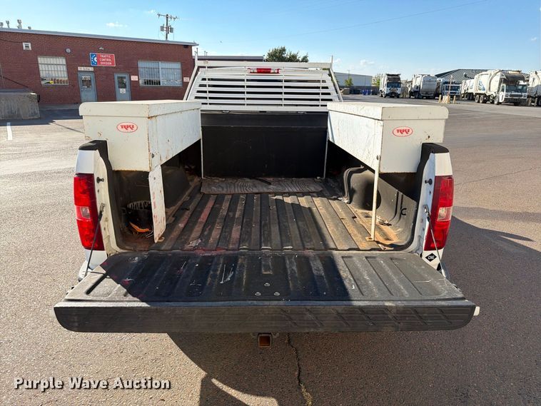 image for item EW8759 2010 Chevrolet Silverado 1500 Ext. Cab pickup truck
