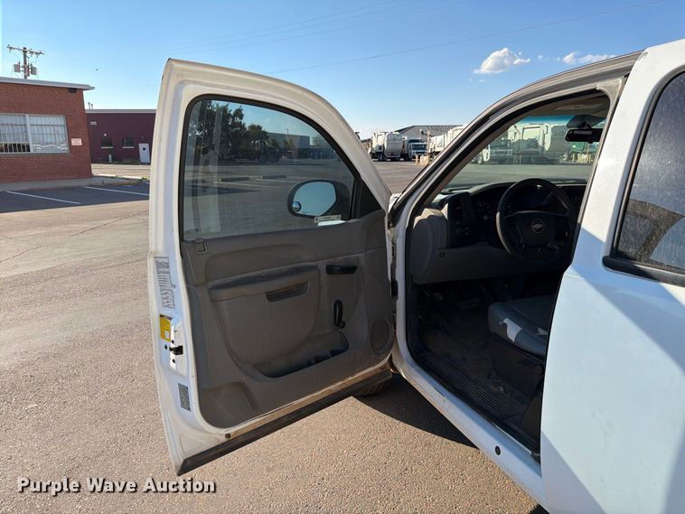 image for item EW8759 2010 Chevrolet Silverado 1500 Ext. Cab pickup truck