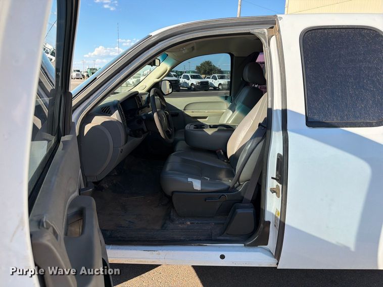 image for item EW8759 2010 Chevrolet Silverado 1500 Ext. Cab pickup truck