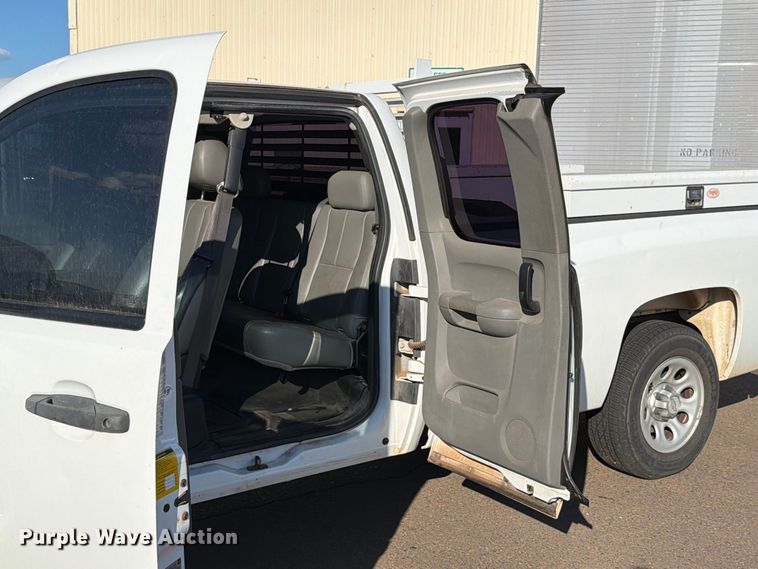 image for item EW8759 2010 Chevrolet Silverado 1500 Ext. Cab pickup truck